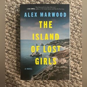 The Island of Lost Girls - Paperback Book